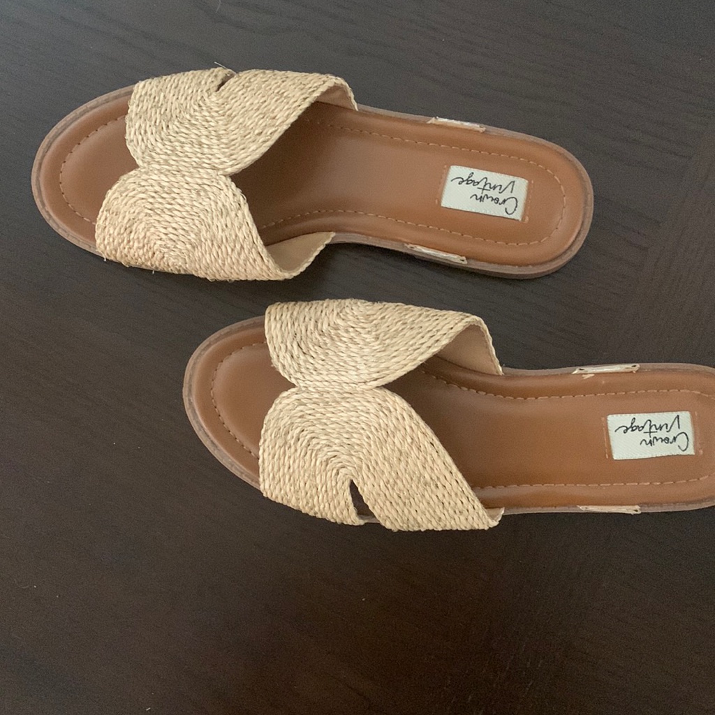 Flat Sandals-